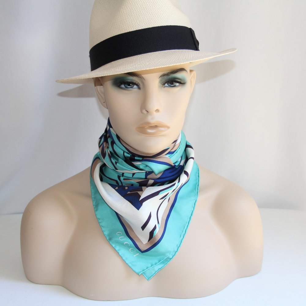 Gucci 100% Silk Scarf.  RARE Gorgeous - Picture 8 of 13